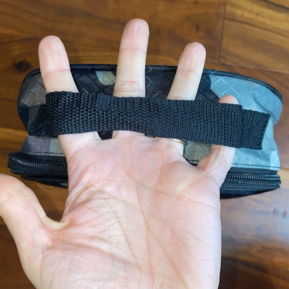 NWOT Child’s, Thirty-One Green Camo Print Insulated Zipper Lunch Bag - Picture 11 of 16